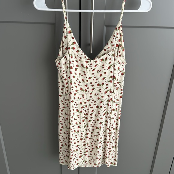 Reformation Marlowe dress in rose print - Picture 4 of 6